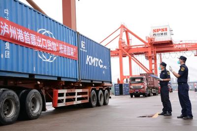 穩(wěn)外貿(mào)促發(fā)展 成都海關(guān)出臺(tái)十三條措施提升通關(guān)效率與優(yōu)化商品檢驗(yàn)?zāi)Ｊ? class=